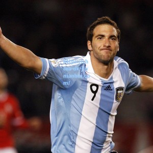 从顶薪到底薪候选？纽约尼克斯或为本-西蒙斯开出最后席位，薪资落差引热议